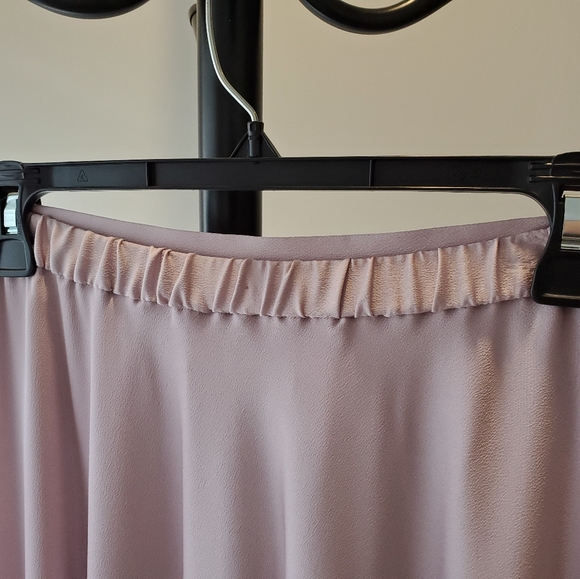 Soft pink flowy skirt - Picture 3 of 3
